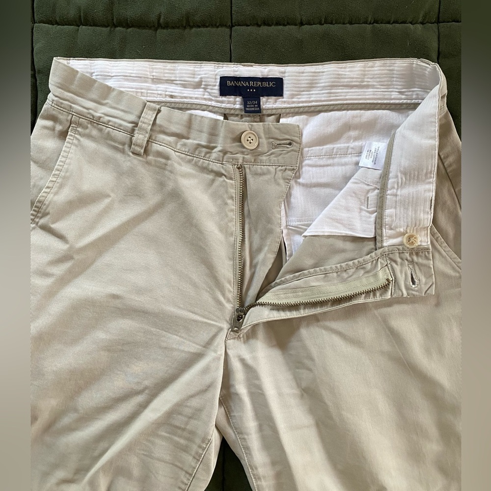 Banana Republic khaki chino pants men’s 32x34